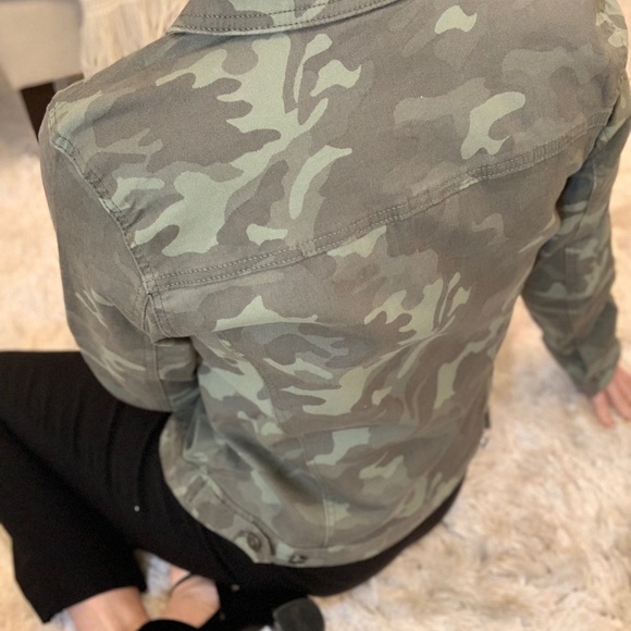 Green camo business casual jacket, M. NWT! Lovely detailing. All occasion style! - Picture 2 of 10